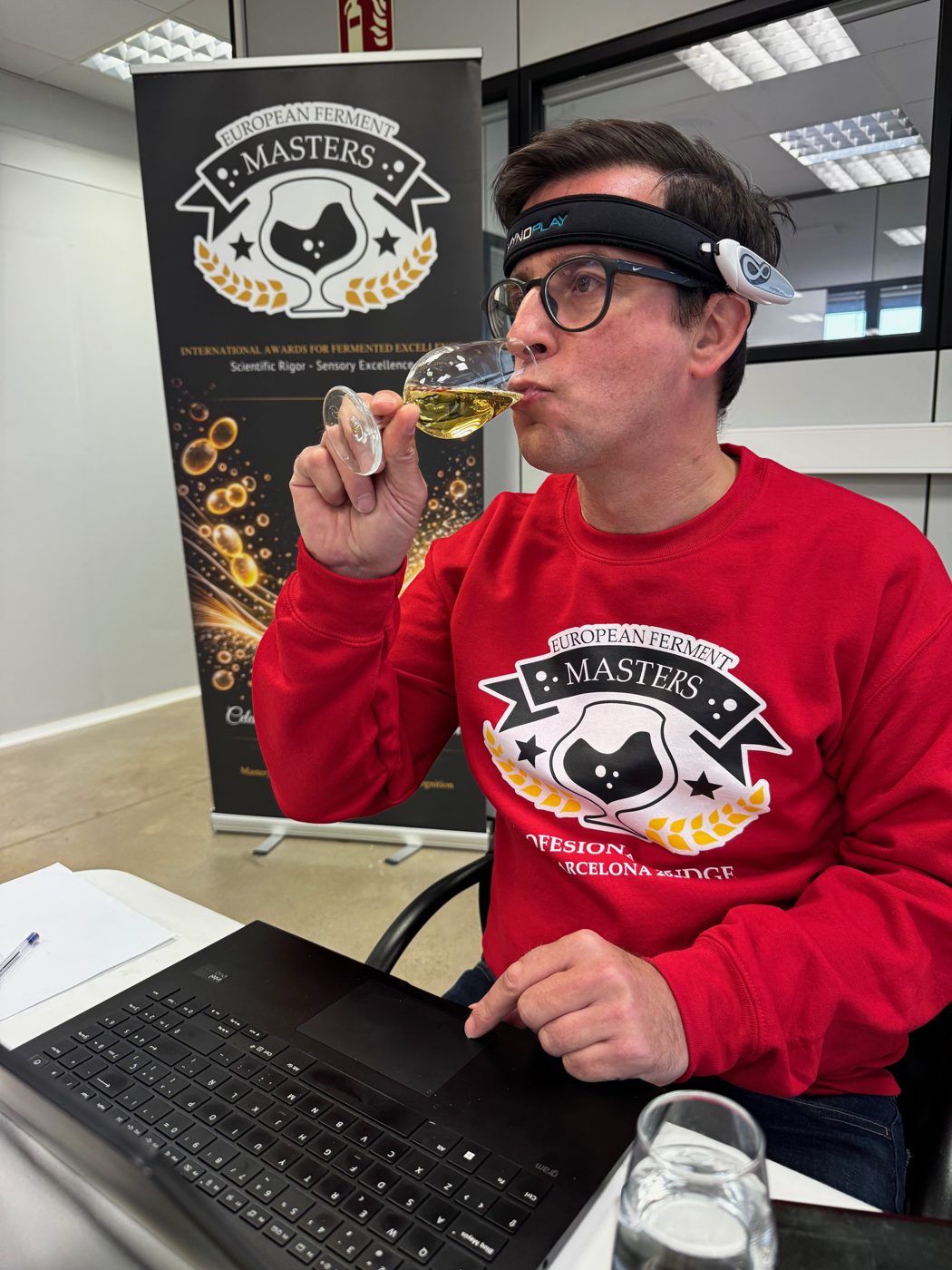 Juez evaluando una sidra